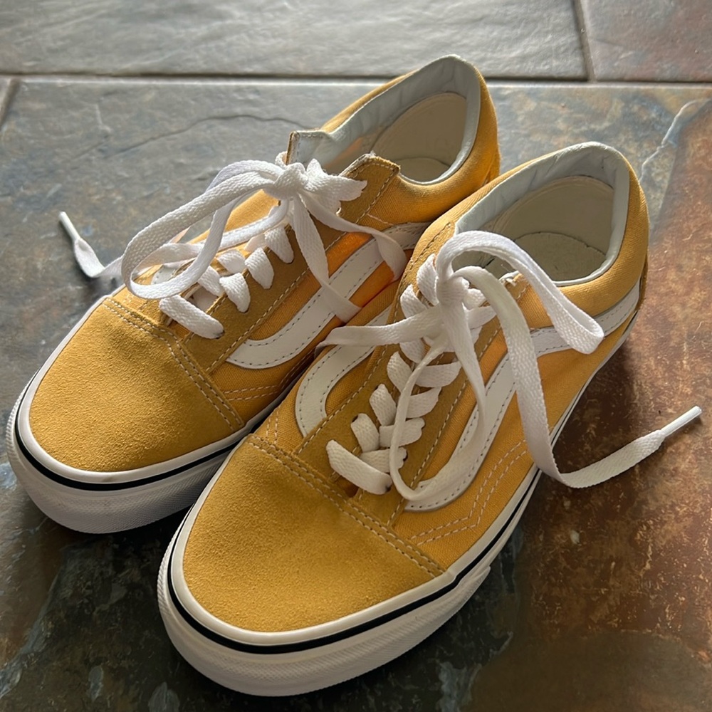 Vans gym shoes. womens size 5. Mens size 3.5. Smoke free home.